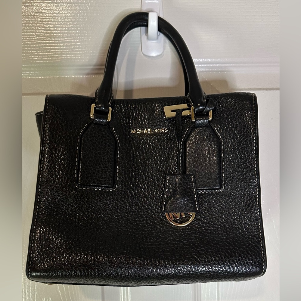 Authentic Leather Micheal Kors Tote!